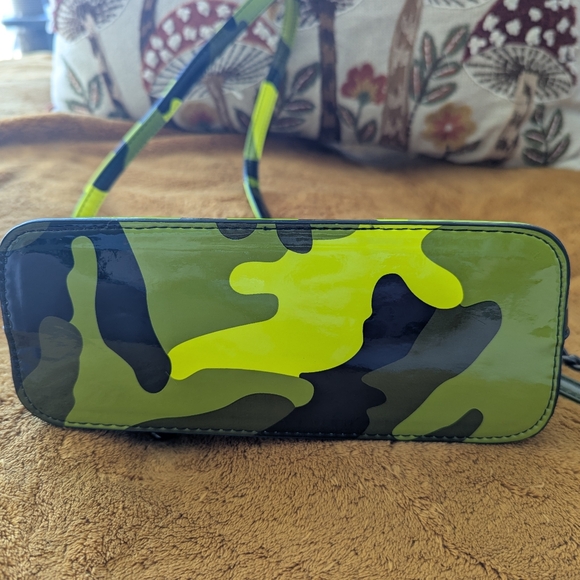 Neon Camouflage Steve Madden Bag - Picture 6 of 7